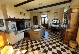 Elegant Manor House with Renovated Outbuilding - Ideal for Seminars, Yoga Retreats, or Luxury Guest House