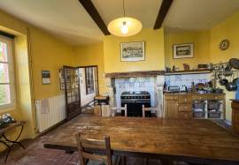 Elegant Manor House with Renovated Outbuilding - Ideal for Seminars, Yoga Retreats, or Luxury Guest House