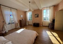 Elegant Manor House with Renovated Outbuilding - Ideal for Seminars, Yoga Retreats, or Luxury Guest House