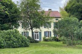Elegant Manor House with Renovated Outbuilding - Ideal for Seminars, Yoga Retreats, or Luxury Guest House