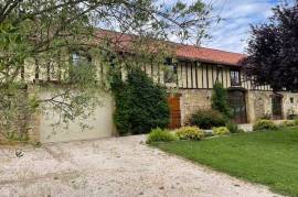 Elegant Manor House with Renovated Outbuilding - Ideal for Seminars, Yoga Retreats, or Luxury Guest House