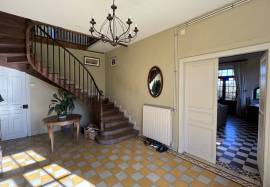 Elegant Manor House with Renovated Outbuilding - Ideal for Seminars, Yoga Retreats, or Luxury Guest House