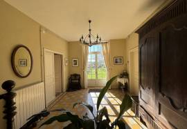 Elegant Manor House with Renovated Outbuilding - Ideal for Seminars, Yoga Retreats, or Luxury Guest House