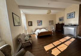 Elegant Manor House with Renovated Outbuilding - Ideal for Seminars, Yoga Retreats, or Luxury Guest House