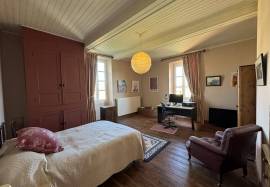 Elegant Manor House with Renovated Outbuilding - Ideal for Seminars, Yoga Retreats, or Luxury Guest House