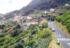 Construction land 690 m2 - Machico
