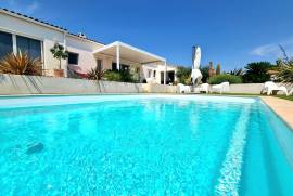 Superb Contemporary Single Storey Villa With 156 M2 Of Living Space On A 749 M2 Plot With Pool. High Standing, Quiet Location