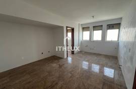 Triplex Penthouse, For Sale, 547m², 4 Bedrooms, 4 Parking Spaces, Swimming Pool, Windmills, POA/RS