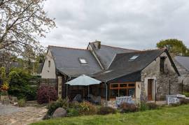 Beautiful Country House with Large Garden Beautiful Country House with Large Garden
