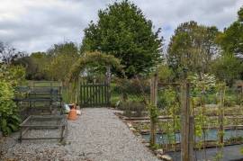 Beautiful Country House with Large Garden Beautiful Country House with Large Garden
