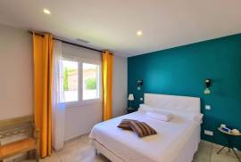 Contemporary Single Storey Villa With Pool