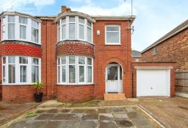 3 bedroom, Semi-detached house for sale