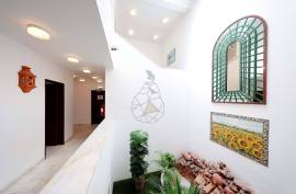 Hotel unit located in the Algarve in a tourist area with two (2) Stars has green areas, swimming pool and a Restaurant - Porches