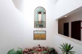 Hotel unit located in the Algarve in a tourist area with two (2) Stars has green areas, swimming pool and a Restaurant - Porches
