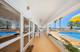 Hotel unit located in the Algarve in a tourist area with two (2) Stars has green areas, swimming pool and a Restaurant - Porches