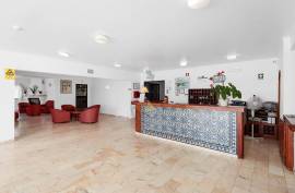 Hotel unit located in the Algarve in a tourist area with two (2) Stars has green areas, swimming pool and a Restaurant - Porches