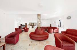 Hotel unit located in the Algarve in a tourist area with two (2) Stars has green areas, swimming pool and a Restaurant - Porches