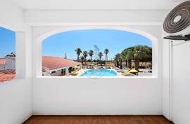 Hotel unit located in the Algarve in a tourist area with two (2) Stars has green areas, swimming pool and a Restaurant - Porches