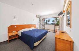 Hotel unit located in the Algarve in a tourist area with two (2) Stars has green areas, swimming pool and a Restaurant - Porches