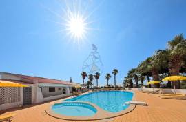 Hotel unit located in the Algarve in a tourist area with two (2) Stars has green areas, swimming pool and a Restaurant - Porches