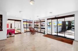 Hotel unit located in the Algarve in a tourist area with two (2) Stars has green areas, swimming pool and a Restaurant - Porches