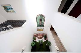 Hotel unit located in the Algarve in a tourist area with two (2) Stars has green areas, swimming pool and a Restaurant - Porches