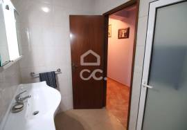 2 bedroom apartment in the city center with balcony, garage and elevator