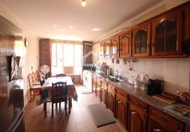 2 bedroom apartment in the city center with balcony, garage and elevator