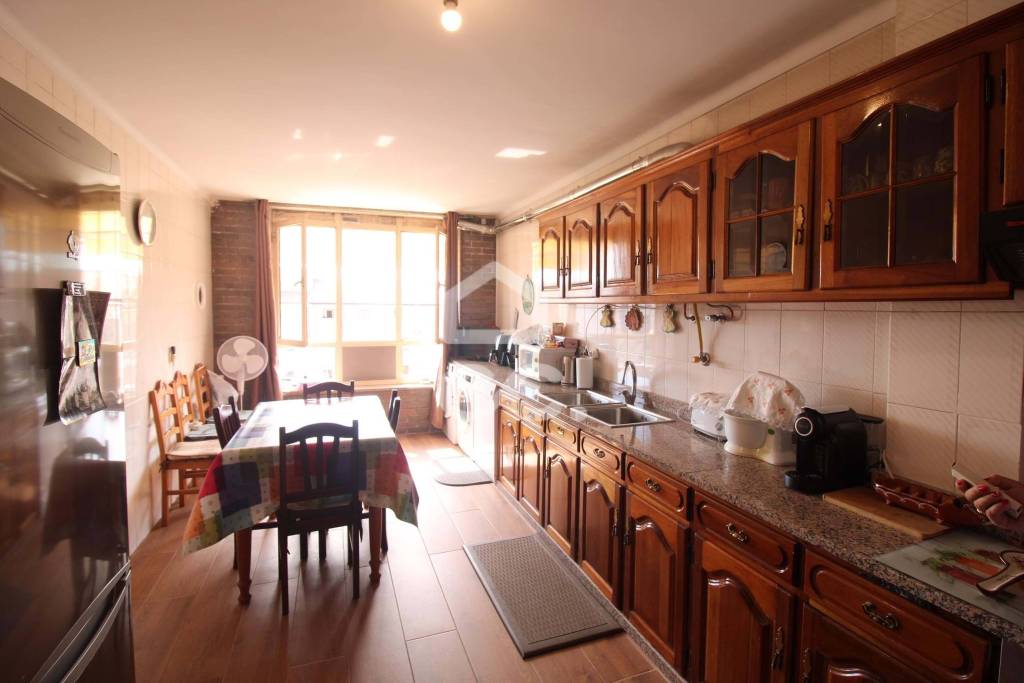 2 bedroom apartment in the city center with balcony, garage and elevator