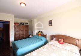 2 bedroom apartment in the city center with balcony, garage and elevator