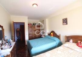 2 bedroom apartment in the city center with balcony, garage and elevator
