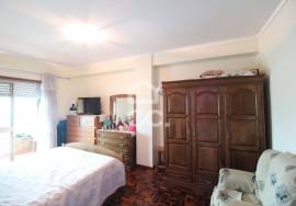 2 bedroom apartment in the city center with balcony, garage and elevator