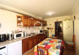 2 bedroom apartment in the city center with balcony, garage and elevator
