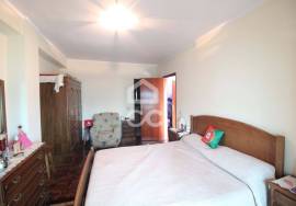 2 bedroom apartment in the city center with balcony, garage and elevator
