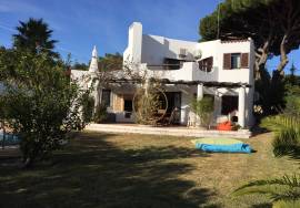 HOLIDAY RENTALS - 3 bedroom villa in Vilamoura