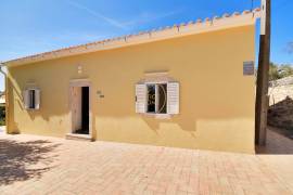 HOLIDAY RENTALS - Villa located in a very quiet countryside area, 5 min from Loulé