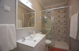 Holiday Rentals - 3 Bedroom Ground Floor Apartment with Pool - S. Bartolomeu de Messines