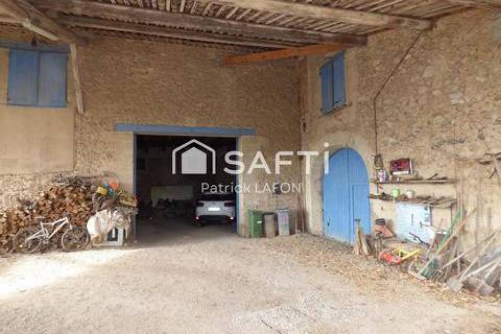 DEUX GRAND GARAGES