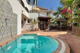 Beautiful 4 bedroom house in Other South District, Gibraltar