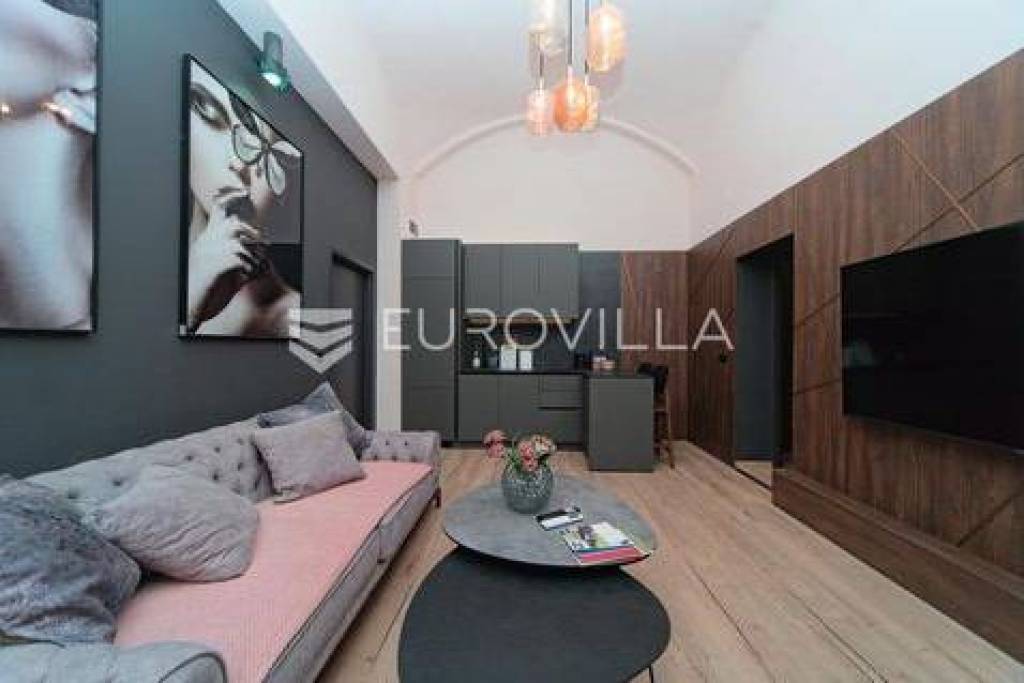 Osijek, City Center – Commercial space and modern apartment for rent/sale, 112 m²
