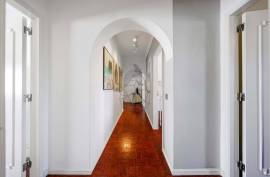 Renovated 2 bedroom apartment located in central area of Portimão