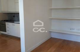 2 bedroom apartment next to the University
