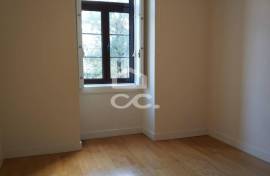 2 bedroom apartment next to the University