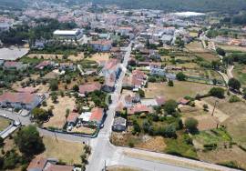 House for reconstruction with land in the center of Ansião.