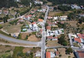 House for reconstruction with land in the center of Ansião.