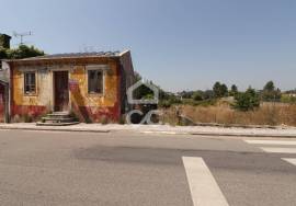 House for reconstruction with land in the center of Ansião.