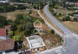 House for reconstruction with land in the center of Ansião.