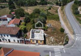 House for reconstruction with land in the center of Ansião.