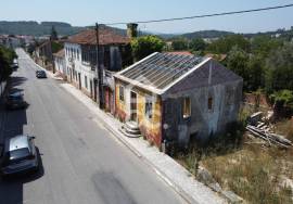 House for reconstruction with land in the center of Ansião.