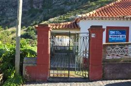 TRADITIONAL MADEIRAN HOUSE | PONTA DELGADA | SAINT VICENTE | MADEIRA ISLAND